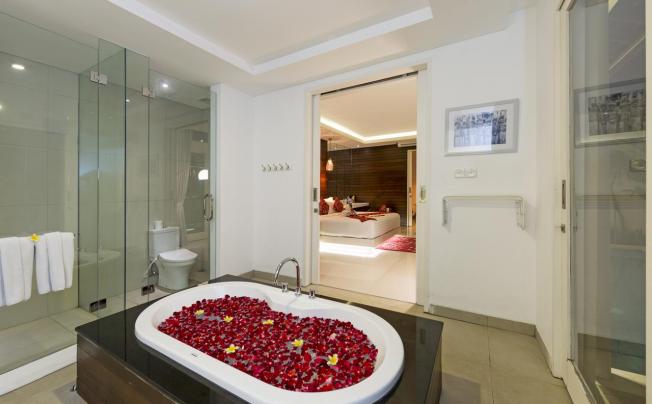 Фото отеля CROWN BALI VILLA SEMINYAK