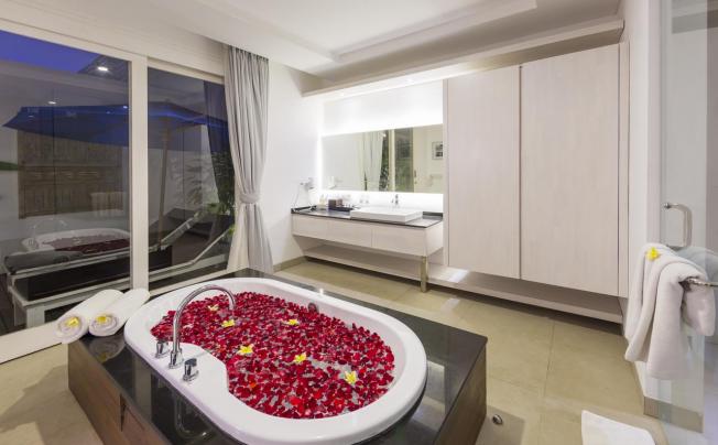 Фото отеля CROWN BALI VILLA SEMINYAK