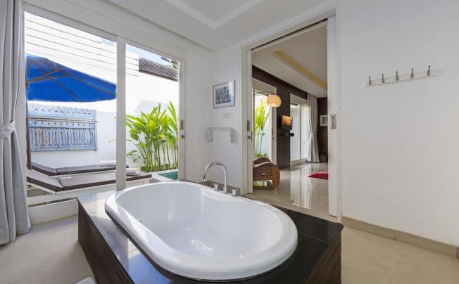 Фото отеля CROWN BALI VILLA SEMINYAK