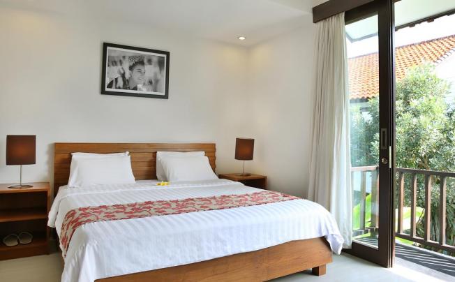 Фото отеля SEMINYAK TOWNHOUSE APARTMENT