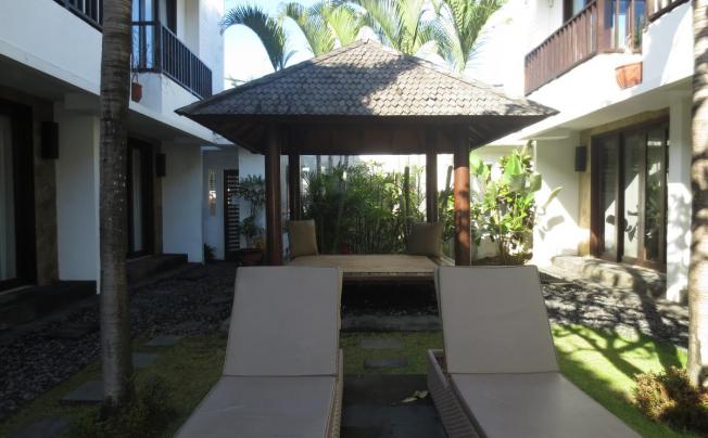 Фото отеля SEMINYAK TOWNHOUSE APARTMENT