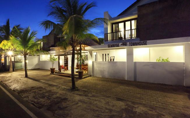 Фото отеля SEMINYAK TOWNHOUSE APARTMENT