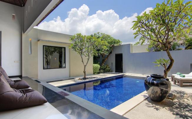 Фото отеля Seminyak Suite private Villa