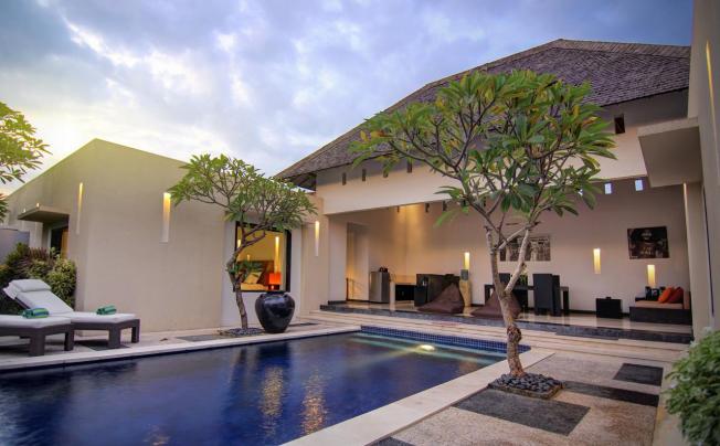 Фото отеля Seminyak Suite private Villa