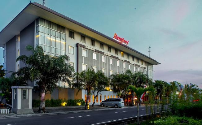 Фото отеля Steenkool Hotel Seminyak