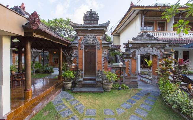 Фото отеля SURYA TROPICAL HOTEL KUTA
