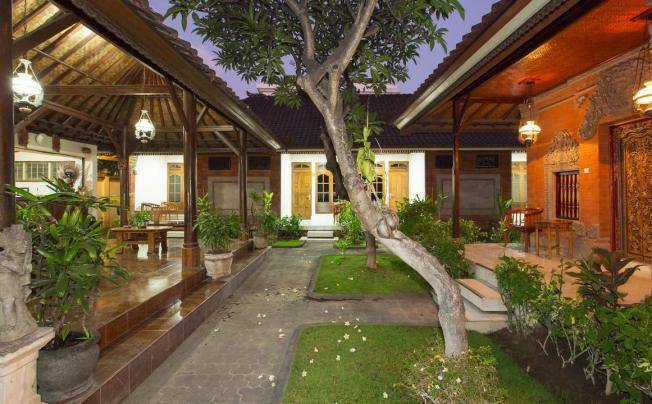 Фото отеля SURYA TROPICAL HOTEL KUTA