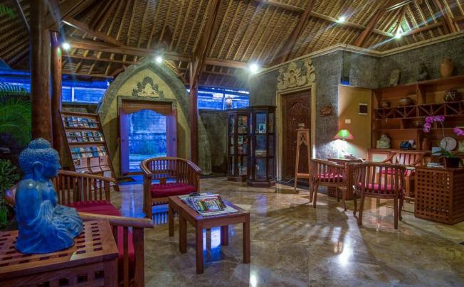 Фото отеля Puri Madawi hotel