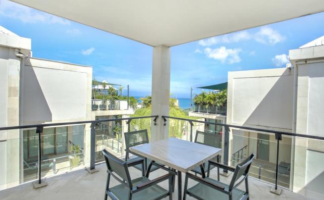 Фото отеля Furamaxclusive Ocean Beach Seminyak Bali