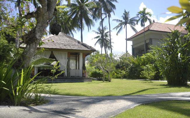 Фото отеля BAYSIDE BUNGALOWS CANDIDASA