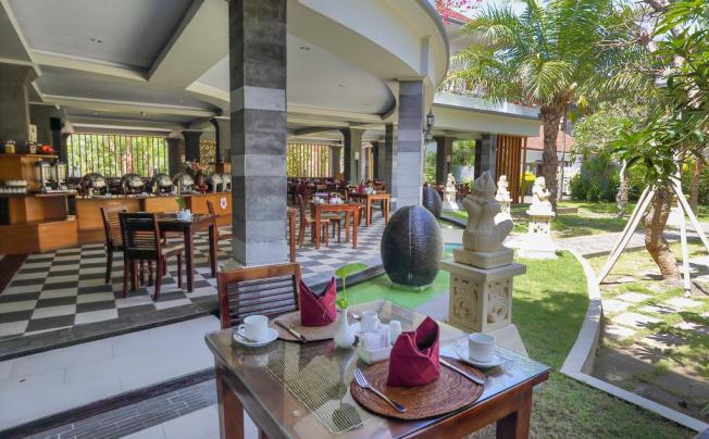 Фото отеля Puri Saron Hotel Seminyak