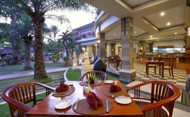 Фото отеля Puri Saron Hotel Seminyak