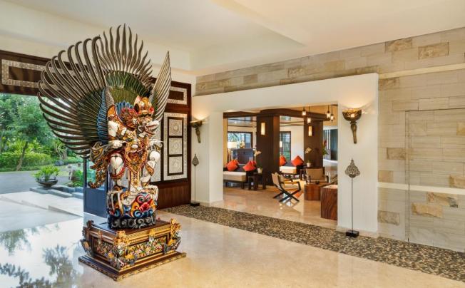 Фото отеля Seminyak Beach Resort & Spa