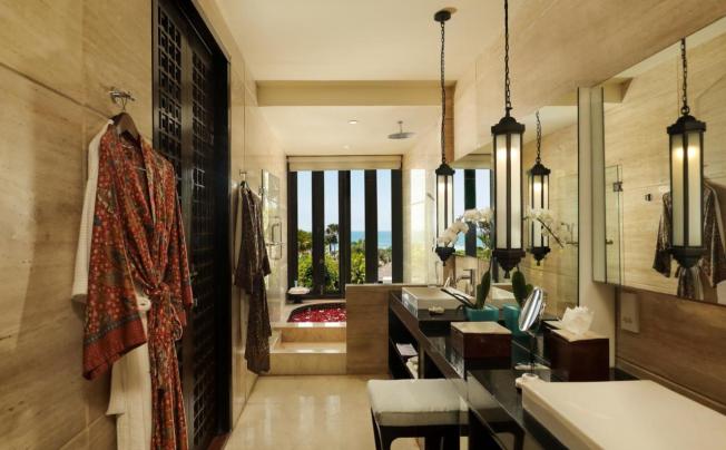 Фото отеля Seminyak Beach Resort & Spa