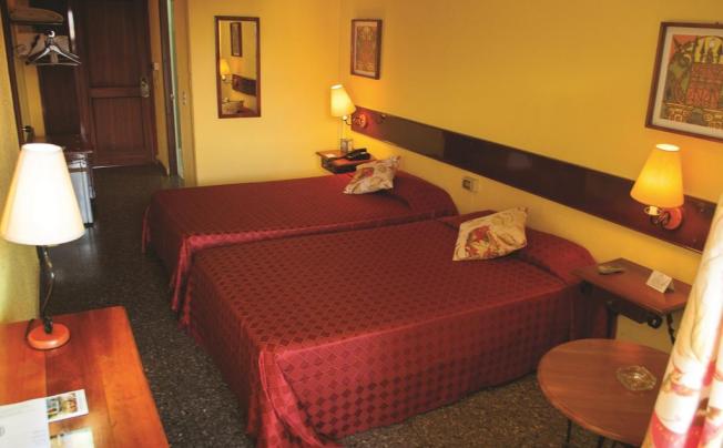 Фото отеля HOTEL KOHLY 