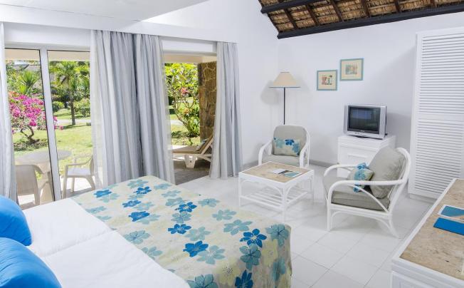 Фото отеля MERVILLE BEACH HOTEL 