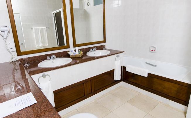 Фото отеля MERVILLE BEACH HOTEL 