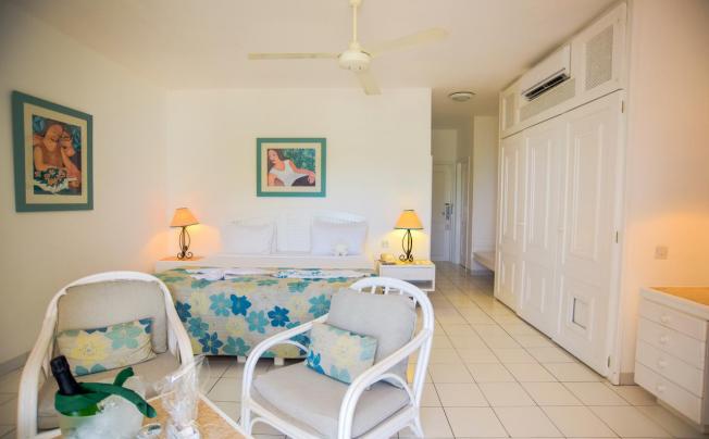 Фото отеля MERVILLE BEACH HOTEL 