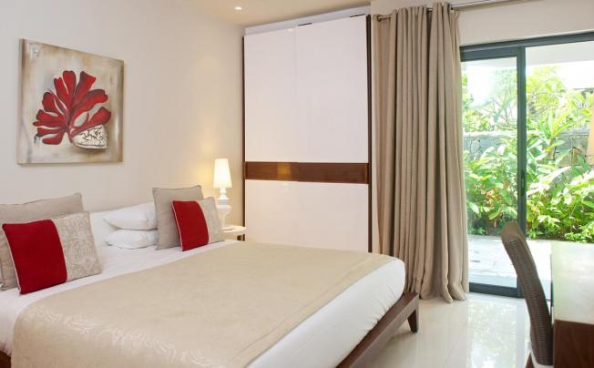 Фото отеля Leora Beachfront Apartments