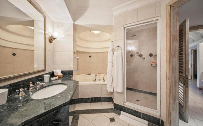 Фото отеля La Pirogue Resort & Spa