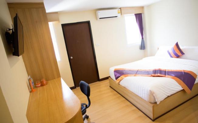 Фото отеля J P Inn Hotel Pattaya (ex. Studio Central Pattaya By Icheck Inn)