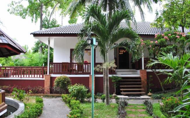 Фото отеля Maenamburi Resort
