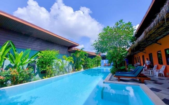 Фото отеля Six Pack Cottage