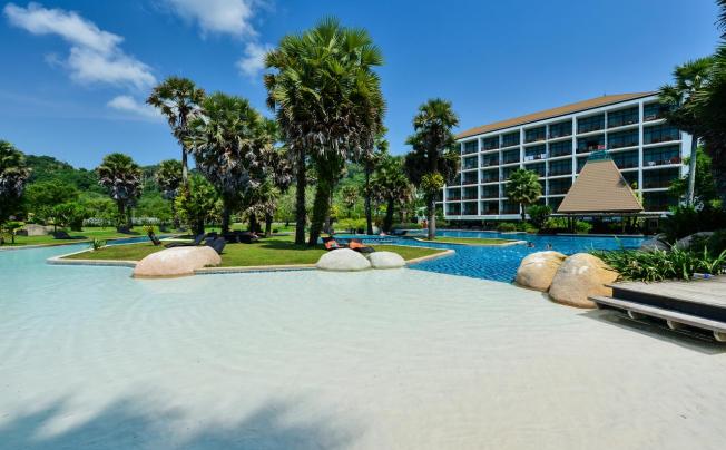 Фото отеля Naithonburi Beach Resort phuket