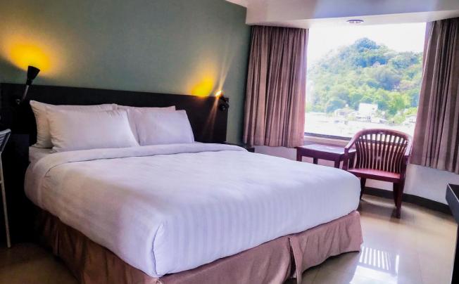 Фото отеля Ipavilion Phuket Hotel