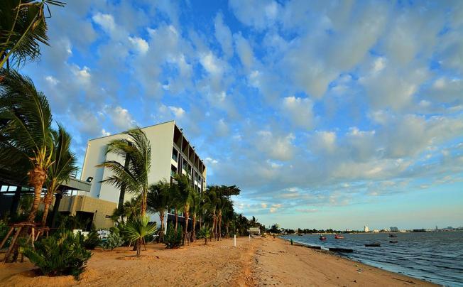 Фото отеля GOLDEN DRAGON BEACH RESORT