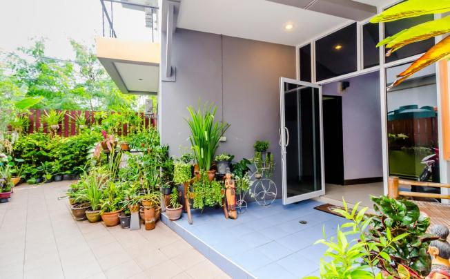 Фото отеля Baan Yuyen Karon Guesthouse