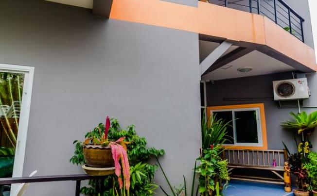 Фото отеля BAAN YUYEN KARON GUESTHOUSE
