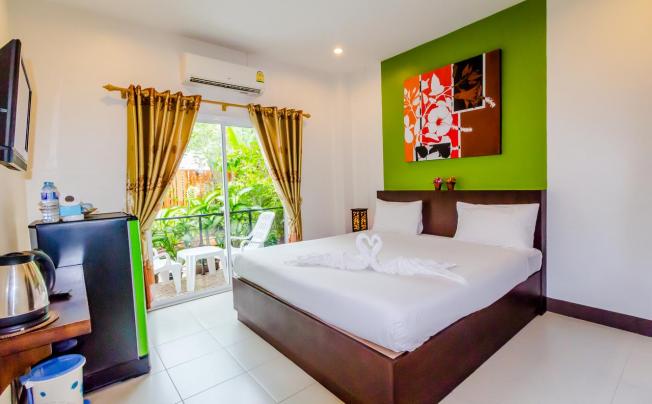 Фото отеля BAAN YUYEN KARON GUESTHOUSE