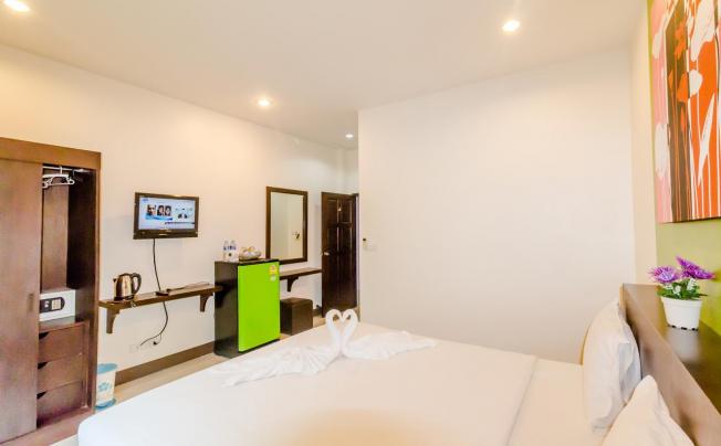 Фото отеля BAAN YUYEN KARON GUESTHOUSE