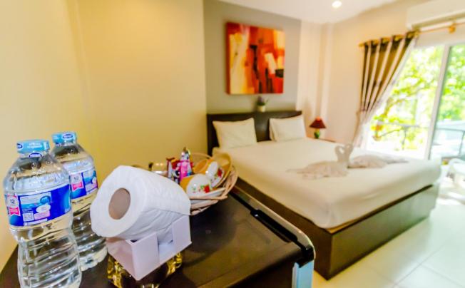 Фото отеля BAAN YUYEN KARON GUESTHOUSE
