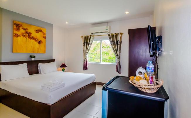 Фото отеля BAAN YUYEN KARON GUESTHOUSE