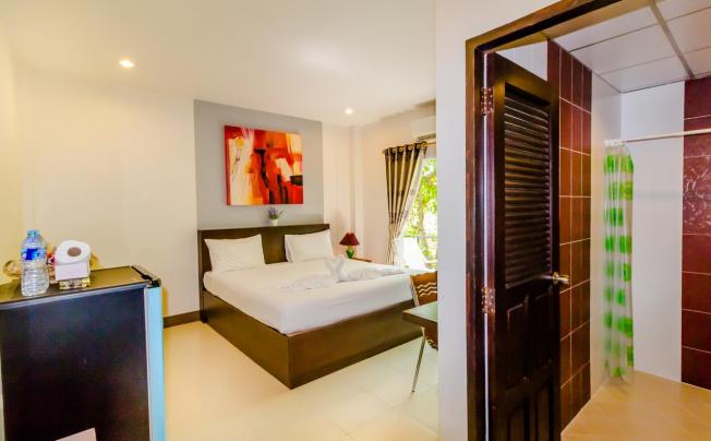 Фото отеля BAAN YUYEN KARON GUESTHOUSE
