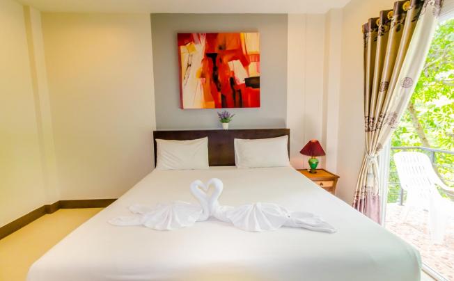 Фото отеля BAAN YUYEN KARON GUESTHOUSE