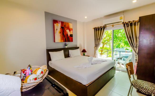Фото отеля BAAN YUYEN KARON GUESTHOUSE