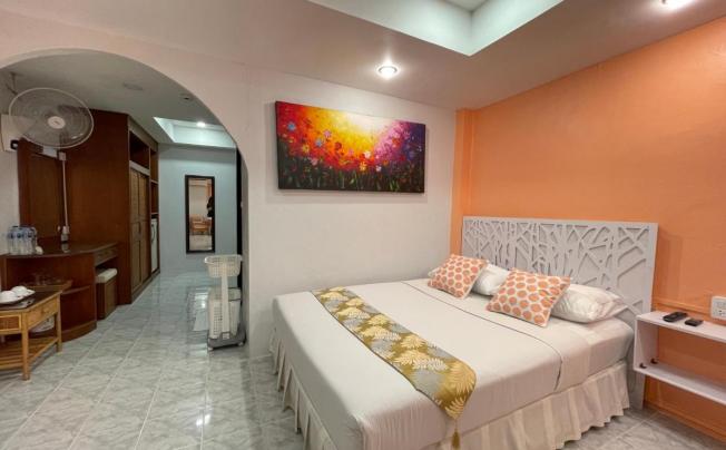 Фото отеля Summer Breeze Hotel