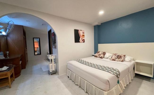 Фото отеля Summer Breeze Hotel
