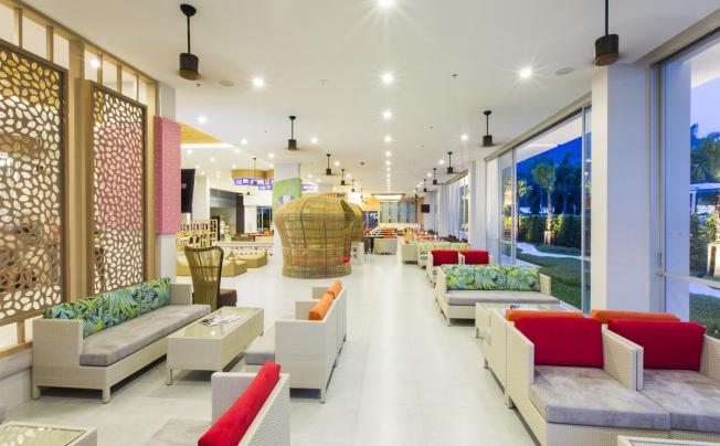 Фото отеля Ramada By Wyndham Phuket Deevana