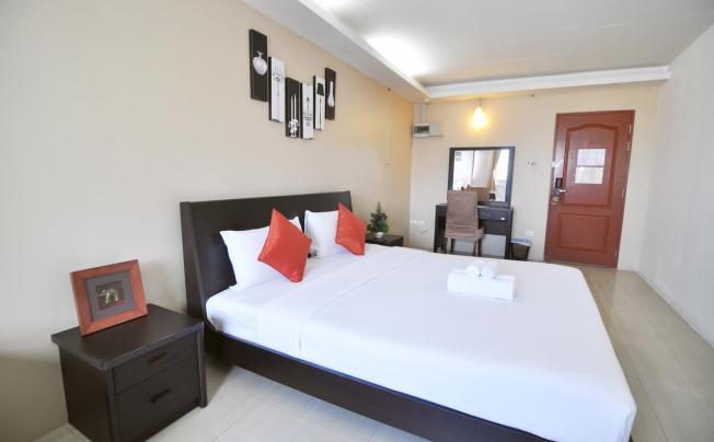 Фото отеля Centric Place Hotel