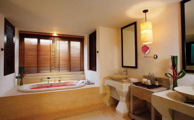 Фото отеля MELATI BEACH RESORT & SPA 
