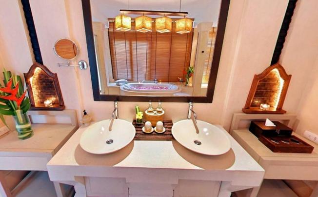 Фото отеля MELATI BEACH RESORT & SPA 