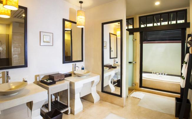 Фото отеля MELATI BEACH RESORT & SPA 