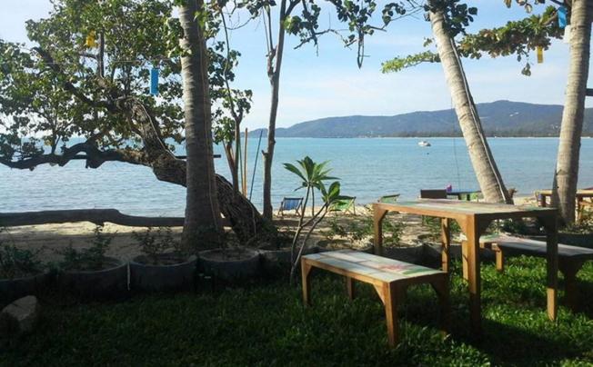 Фото отеля Think & Retro Cafe Lipa Noi Samui