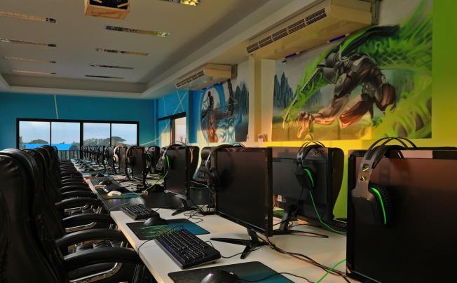 Фото отеля Gamers Paradise Hotel