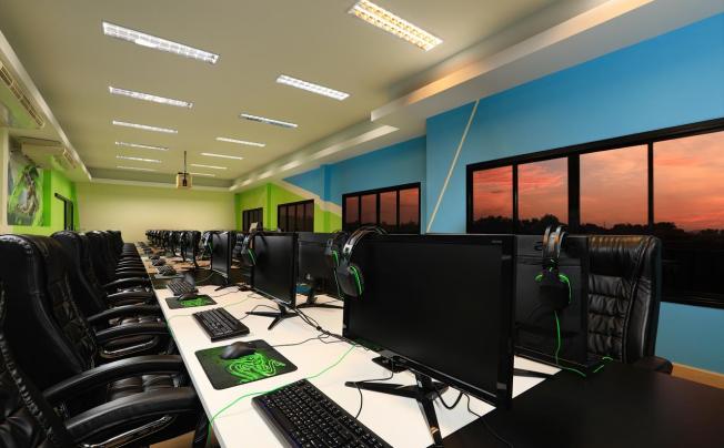 Фото отеля Gamers Paradise Hotel
