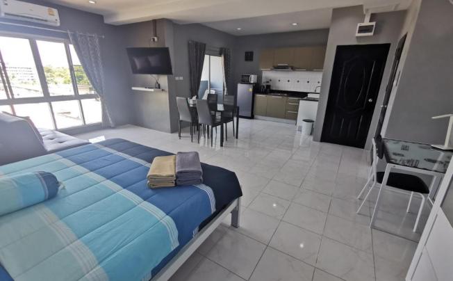 Фото отеля Karon Studio Service Apartment